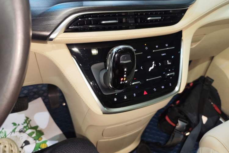 Used Buick GL8 2022 ES Landtrek 653T Luxury Edition Gear Lever