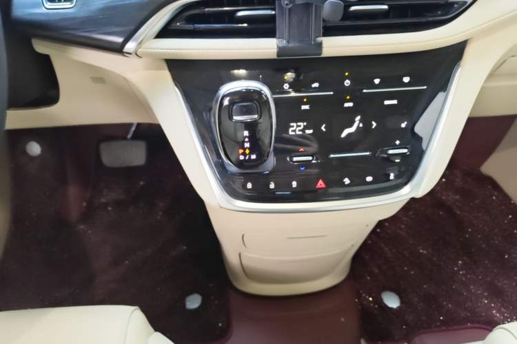 Used Buick GL8 2022 ES Landtrek 653T Luxury Edition Gear Lever