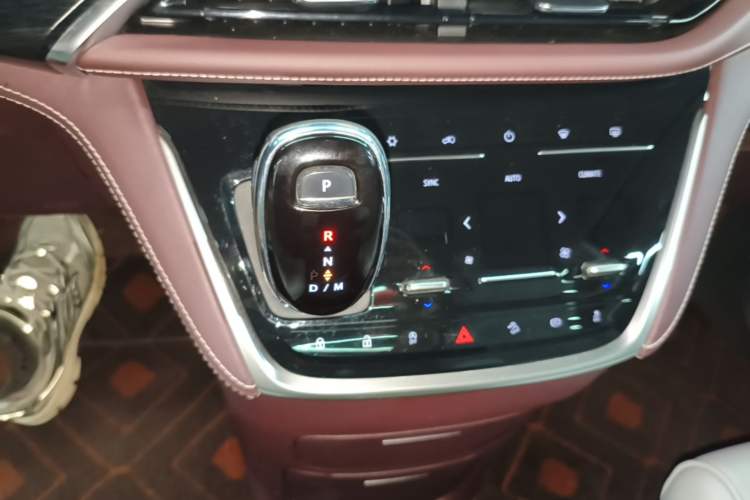 Used Buick GL8 2022 Avenir Aivia Six-Seat Deluxe Edition Gear Lever