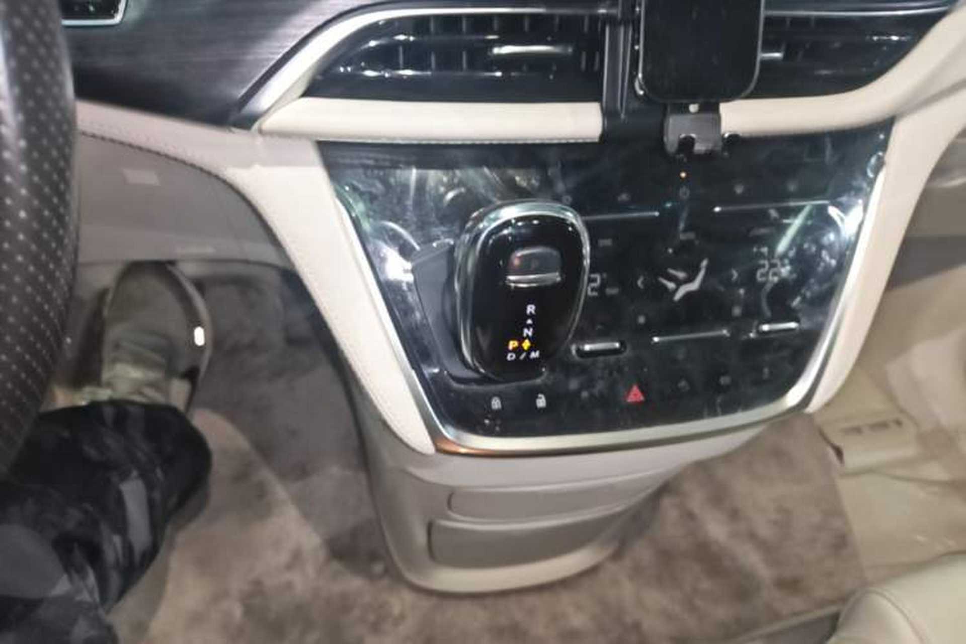 Used Buick GL8 2022 Avenir Aivia Six-Seat Deluxe Edition Gear Lever