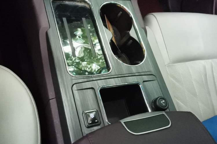 Used Buick GL8 2022 Avenir Aivia Six-Seat Deluxe Edition Gear Lever