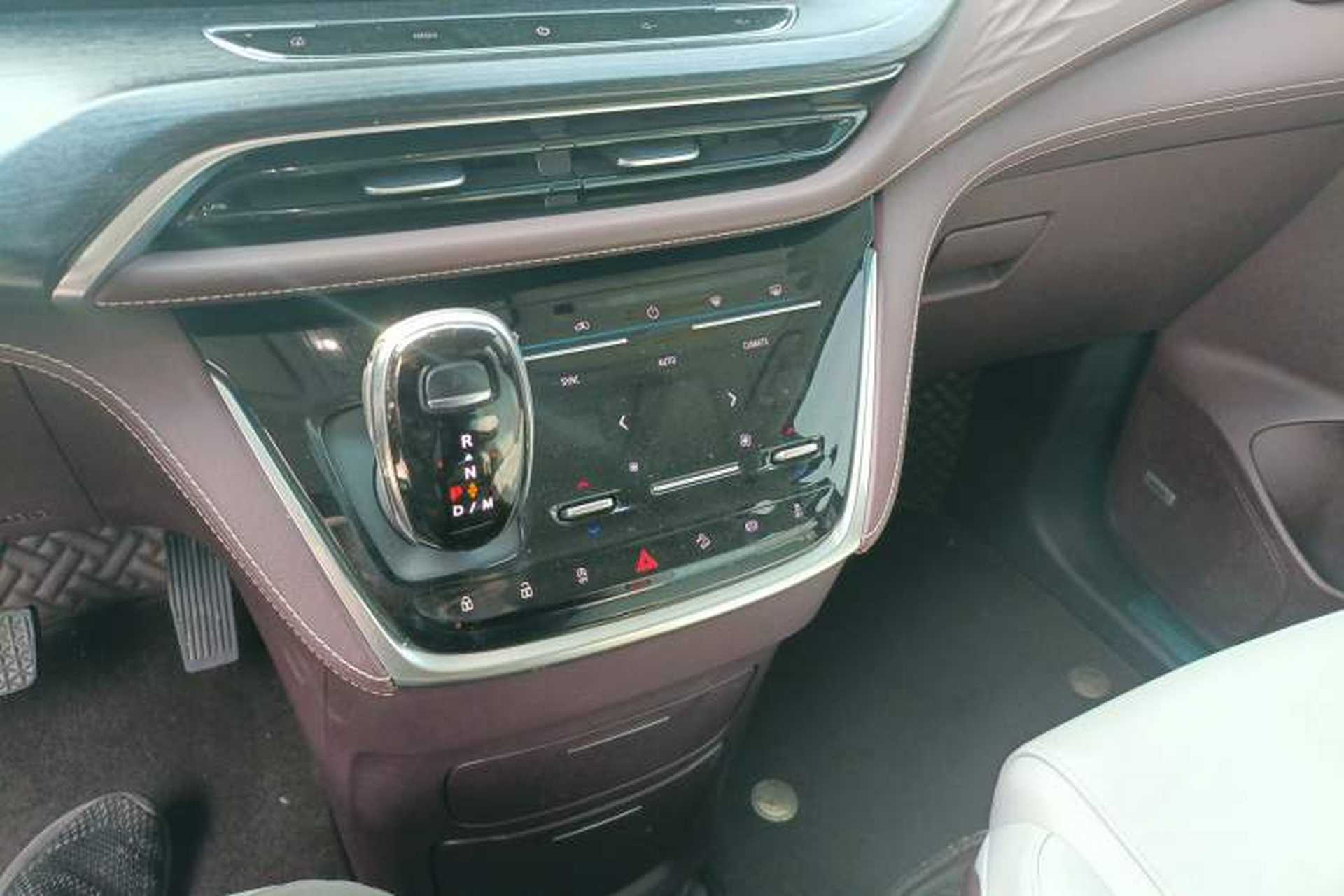 Used Buick GL8 2022 Avenir Aivia Six-Seat Deluxe Edition Gear Lever