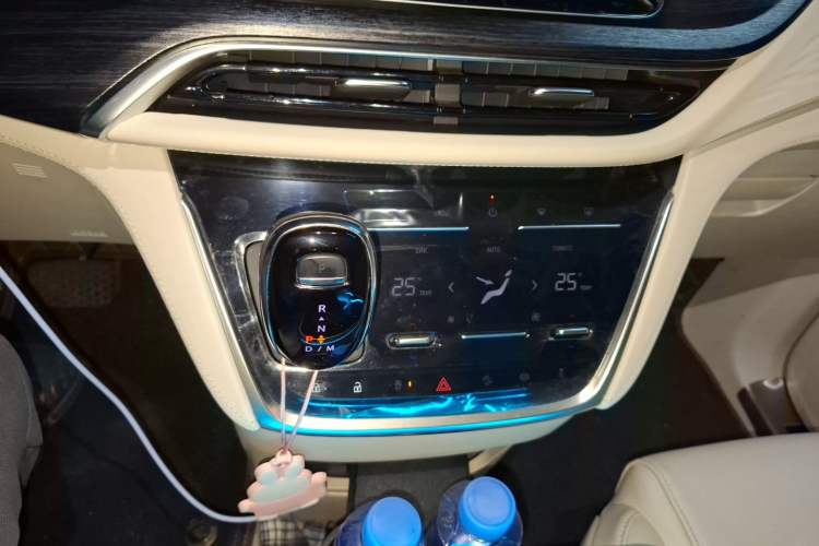 Used Buick GL8 2022 Facelifted Avenir Aivia 7-Seater Premium Edition Gear Lever