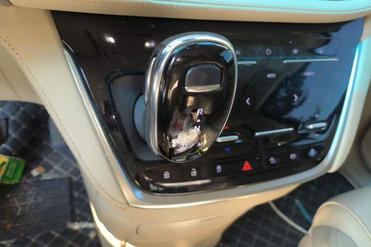 Used Buick GL8 2022 ES Landtrek 653T Luxury Edition Gear Lever