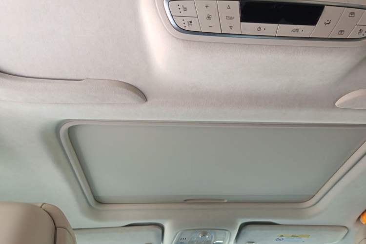 Used Buick GL8 2022 Avenir Aivia 7-Seater Deluxe Edition Headliner