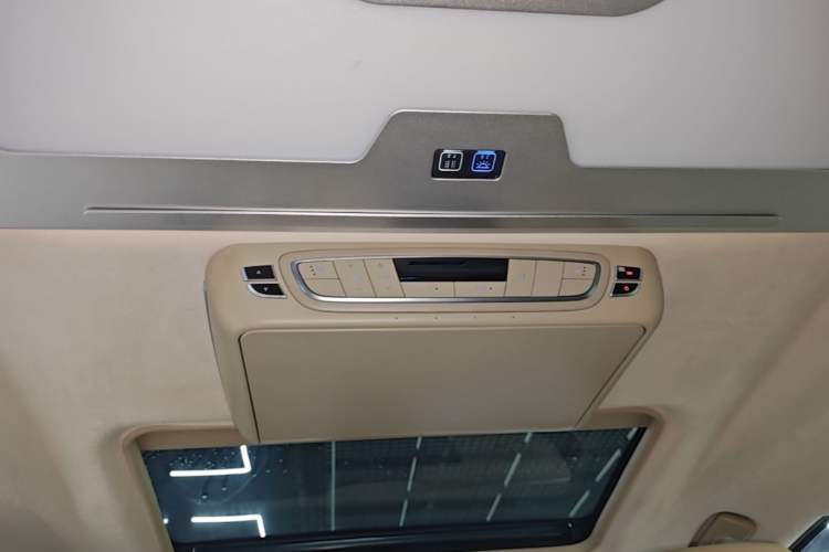 Used Buick GL8 2022 ES Landtrek 653T Luxury Edition Headliner