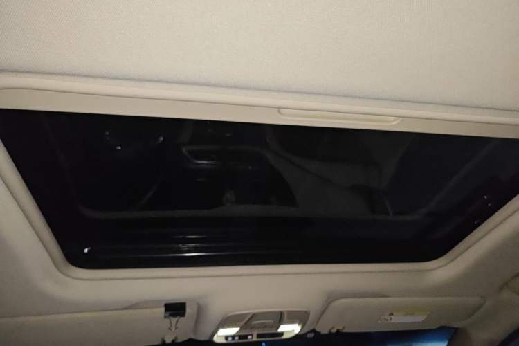 Used Buick GL8 2022 ES Landtrek 653T Luxury Edition Headliner