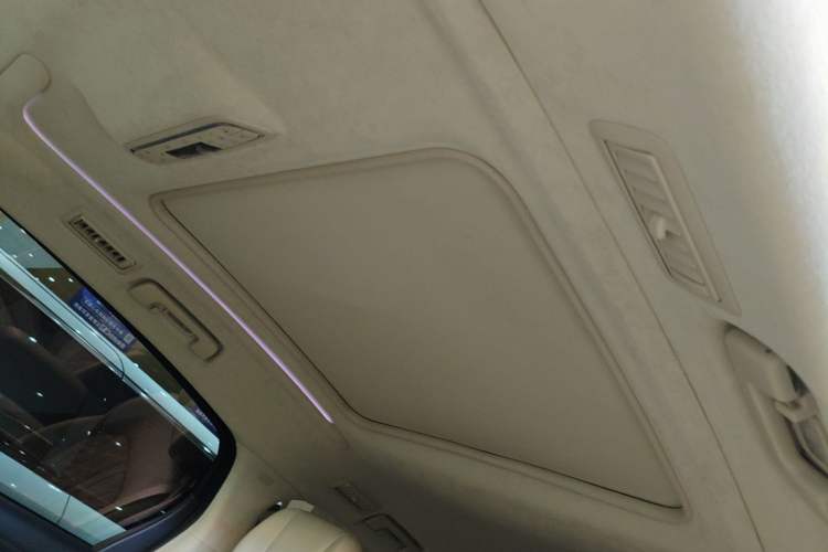Used Buick GL8 2022 Avenir Aivia Six-Seat Deluxe Edition Headliner
