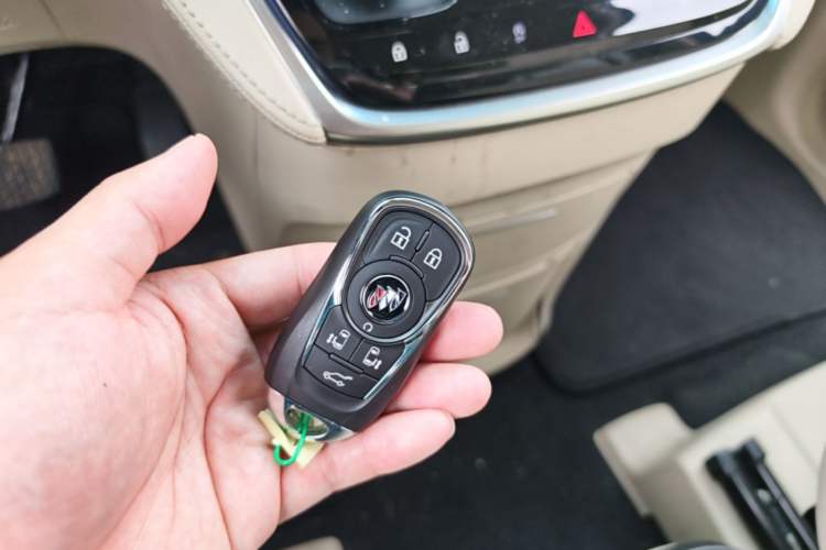 Used Buick GL8 2022 ES Landtrek 653T Smart Flagship Model Interior 1