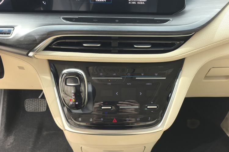 Used Buick GL8 2022 ES Landtrek 653T Luxury Edition Interior 6