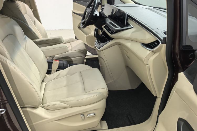 Used Buick GL8 2022 ES Landtrek 653T Luxury Edition Interior 9
