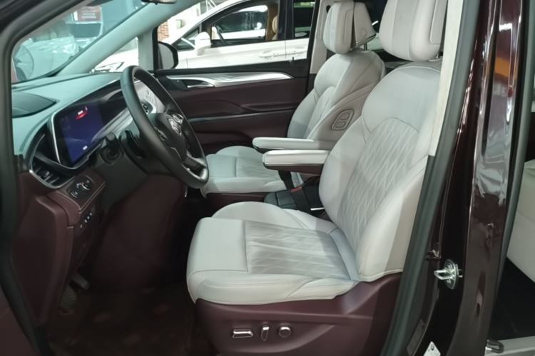 Used Buick GL8 2022 Avenir Aivia Six-Seat Deluxe Edition Left Front Seat
