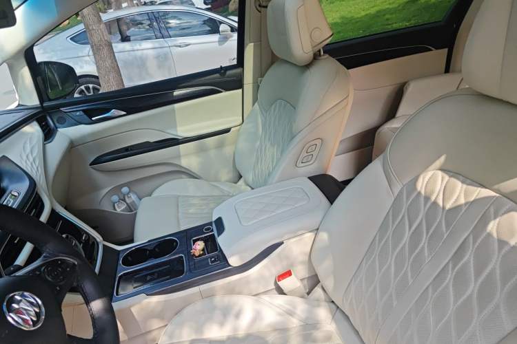 Used Buick GL8 2022 Avenir Aivia 7-Seater Deluxe Edition Left Front Seat