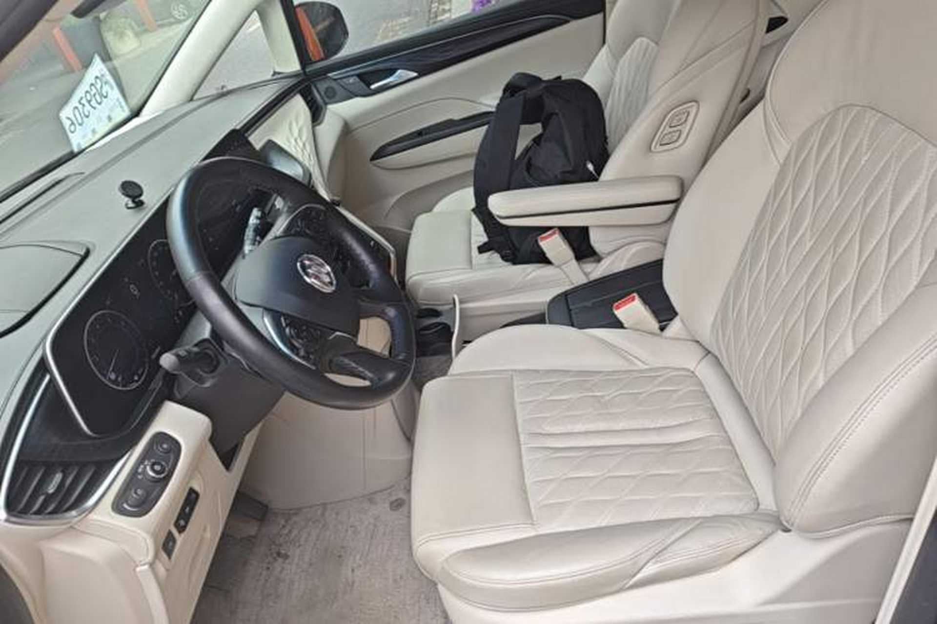 Used Buick GL8 2022 Avenir Aivia Six-Seat Deluxe Edition Left Front Seat