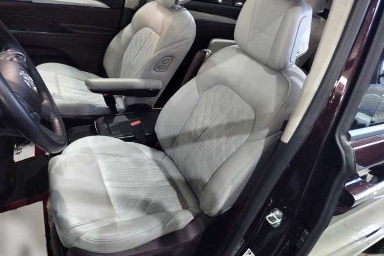 Used Buick GL8 2022 Avenir Aivia Six-Seat Deluxe Edition Left Front Seat