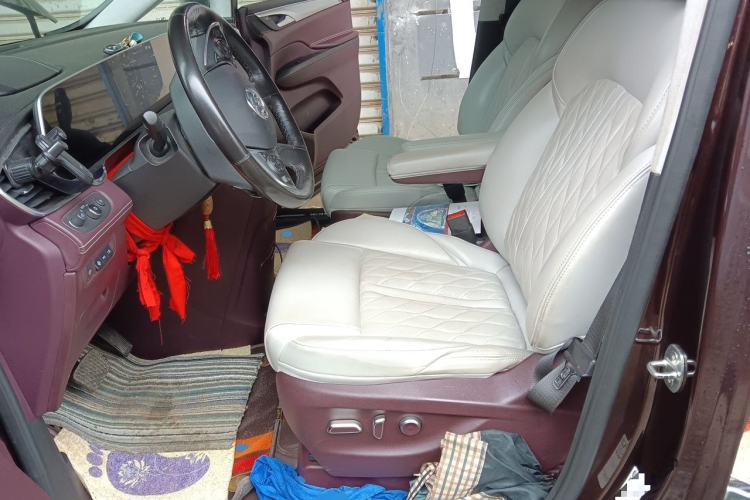 Used Buick GL8 2022 Avenir Aivia Six-Seat Deluxe Edition Left Front Seat