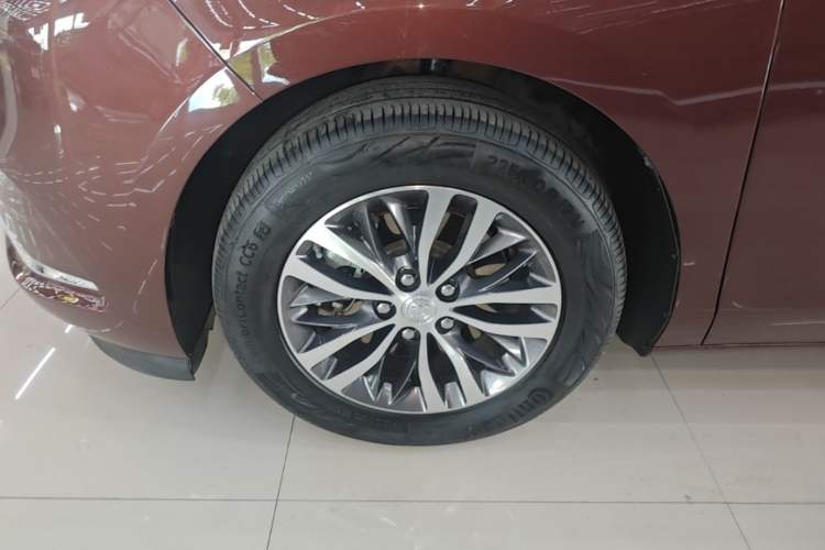 Used Buick GL8 2022 ES Landtrek 653T Comfort Edition Left Front Wheel Hub