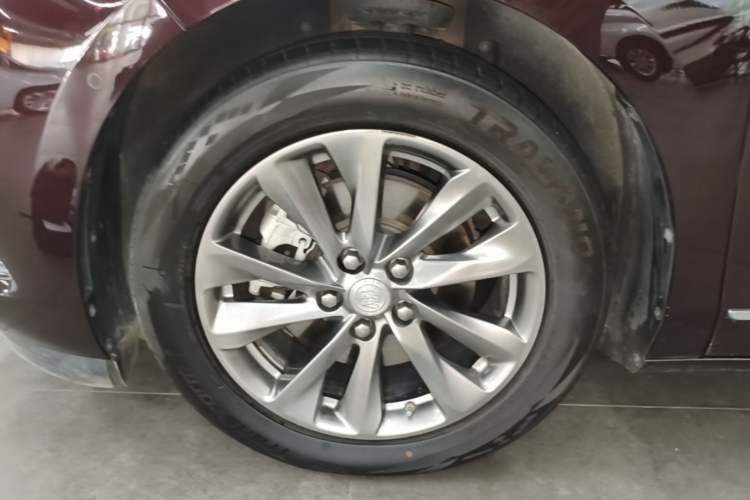Used Buick GL8 2022 Avenir Aivia Six-Seat Deluxe Edition Left Front Wheel Hub