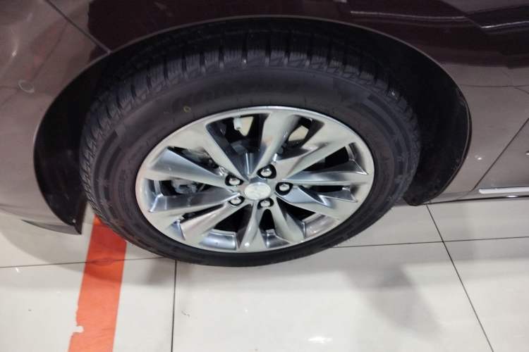 Used Buick GL8 2022 Avenir Aivia Six-Seat Deluxe Edition Left Front Wheel Hub
