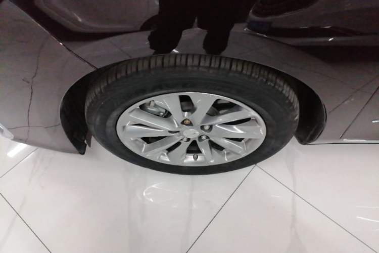 Used Buick GL8 2022 Avenir Aivia Six-Seat Deluxe Edition Left Front Wheel Hub