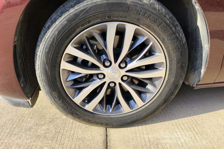 Used Buick GL8 2022 ES Landtrek 653T Comfort Edition Left Front Wheel Hub