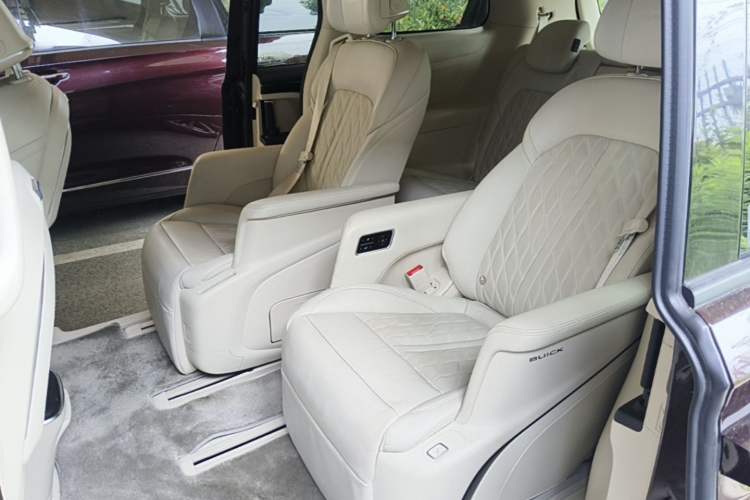 Used Buick GL8 2022 Avenir Aivia 7-Seater Deluxe Edition Left Rear Seat