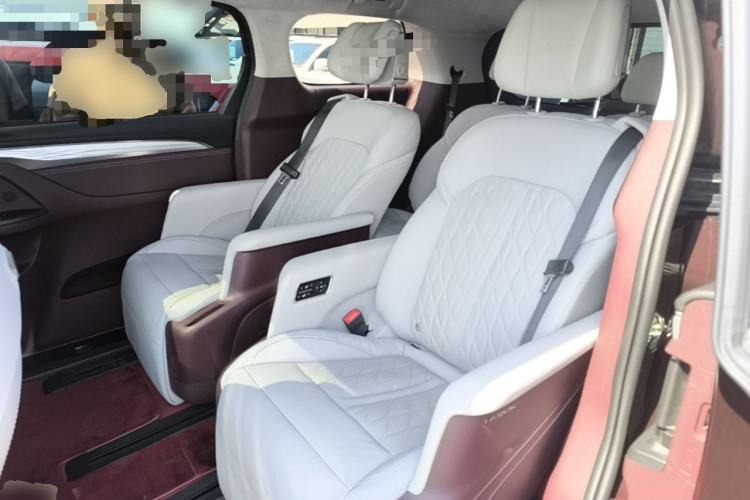 Used Buick GL8 2022 Avenir Aivia Six-Seat Deluxe Edition Left Rear Seat