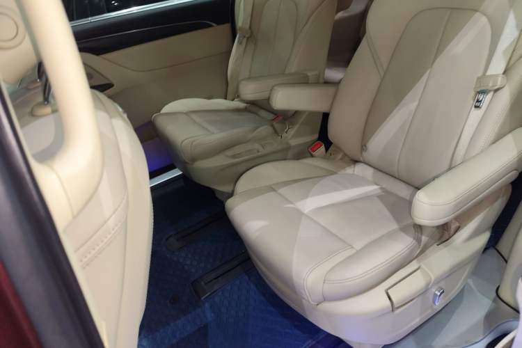 Used Buick GL8 2022 ES Landtrek 653T Luxury Edition Left Rear Seat