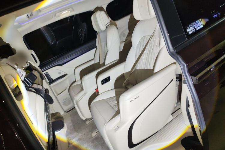 Used Buick GL8 2022 Avenir Aivia Six-Seat Deluxe Edition Left Rear Seat