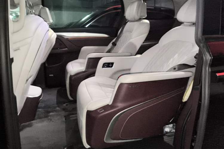 Used Buick GL8 2022 Facelifted Avenir Aivia 7-Seater Premium Edition Left Rear Seat
