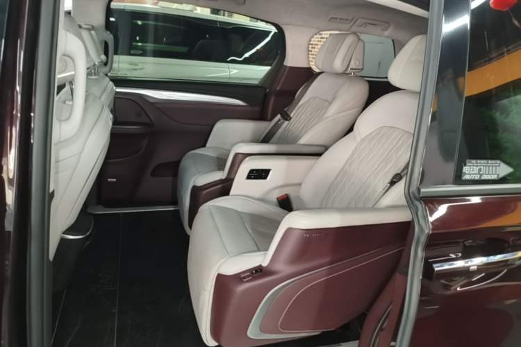 Used Buick GL8 2022 Avenir Aivia Six-Seat Deluxe Edition Left Rear Seat