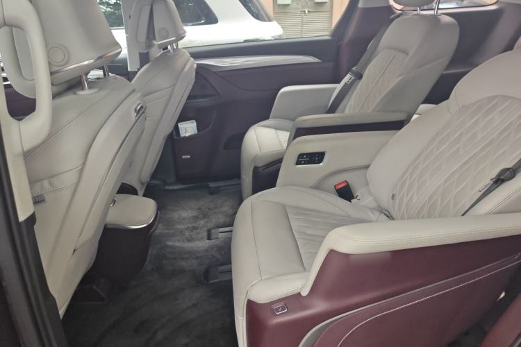 Used Buick GL8 2022 Avenir Aivia Six-Seat Deluxe Edition Left Rear Seat