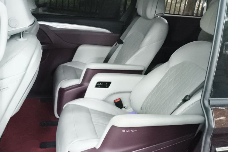 Used Buick GL8 2022 Avenir Aivia Six-Seat Deluxe Edition Left Rear Seat
