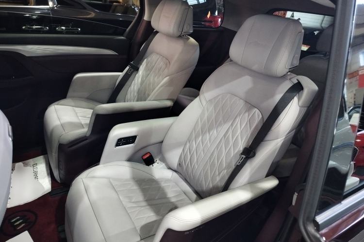 Used Buick GL8 2022 Avenir Aivia Six-Seat Deluxe Edition Left Rear Seat