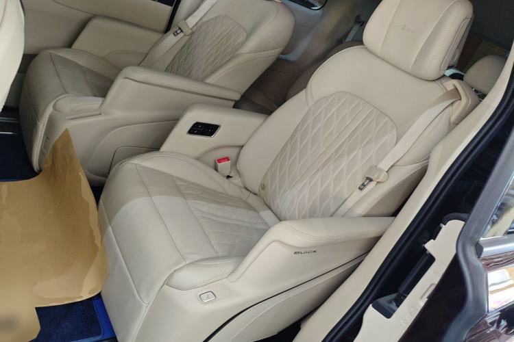 Used Buick GL8 2022 Avenir Aivia Six-Seat Deluxe Edition Left Rear Seat