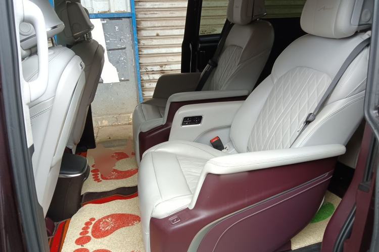 Used Buick GL8 2022 Avenir Aivia Six-Seat Deluxe Edition Left Rear Seat
