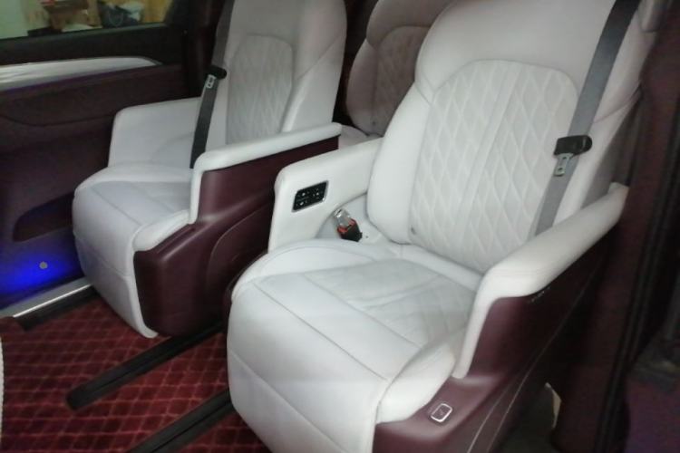 Used Buick GL8 2022 Avenir Aivia Six-Seat Deluxe Edition Left Rear Seat