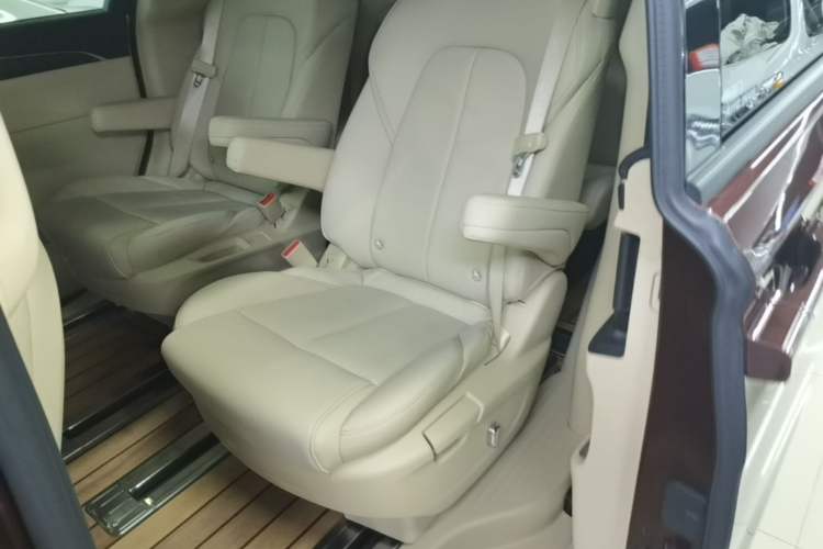 Used Buick GL8 2022 ES Landtrek 653T Luxury Edition Left Rear Seat