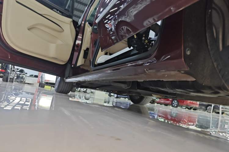 Used Buick GL8 2022 ES Landtrek 653T Luxury Edition Left Side Sill