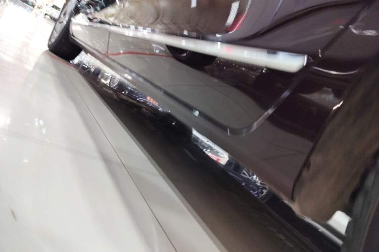 Used Buick GL8 2022 Avenir Aivia Six-Seat Deluxe Edition Left Side Sill