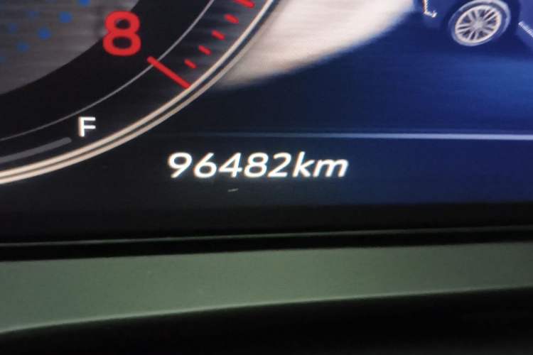 Used Buick GL8 2022 Avenir Aivia Six-Seat Deluxe Edition Odometer Close Up