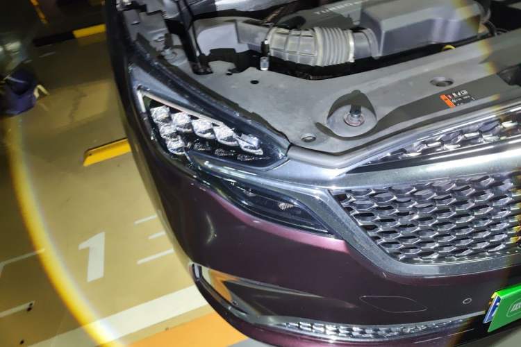 Used Buick GL8 2022 Avenir Aivia Six-Seat Deluxe Edition Right Front Headlight