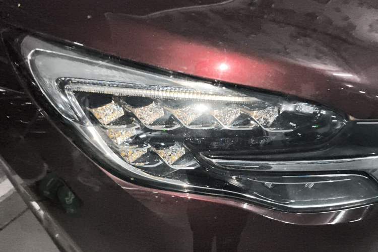 Used Buick GL8 2022 Facelifted Avenir Aivia 7-Seater Premium Edition Right Front Headlight
