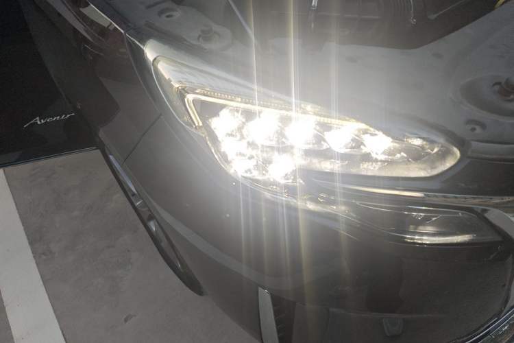 Used Buick GL8 2022 Facelift Avenir Aivia Six-Seat Deluxe Edition Right Front Headlight