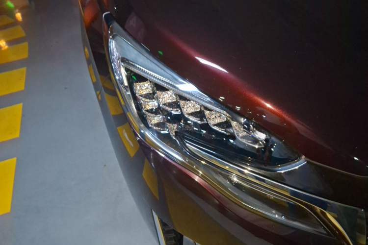 Used Buick GL8 2022 Facelifted Avenir Aivia 7-Seater Premium Edition Right Front Headlight