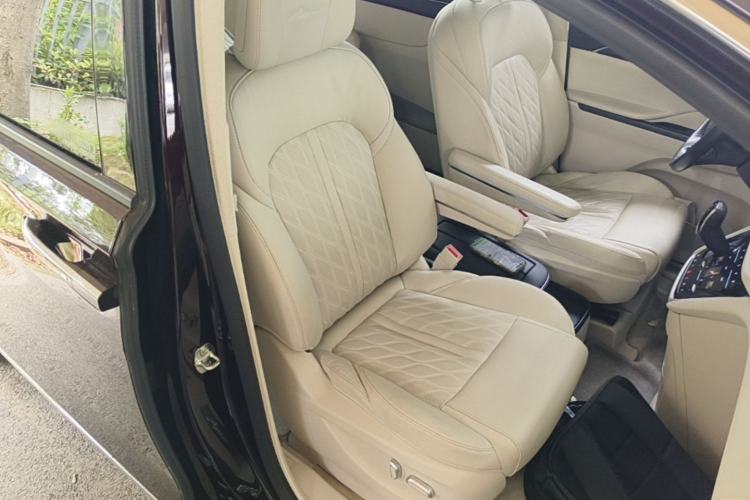 Used Buick GL8 2022 Avenir Aivia 7-Seater Deluxe Edition Right Front Seat