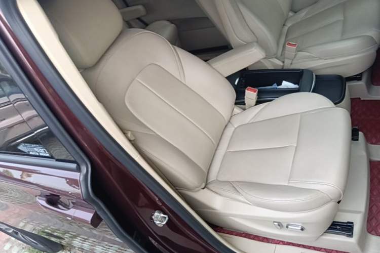 Used Buick GL8 2022 ES Landtrek 653T Luxury Edition Right Front Seat