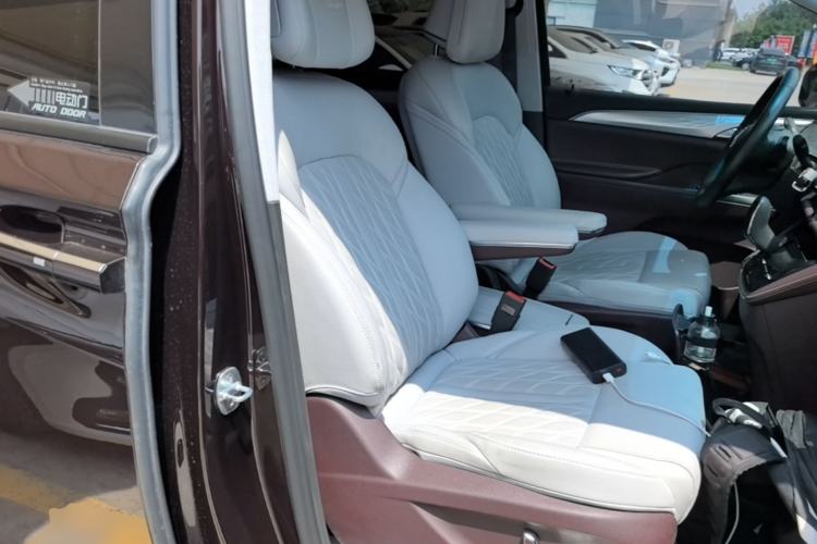 Used Buick GL8 2022 Facelift Avenir Aivia Six-Seat Deluxe Edition Right Front Seat