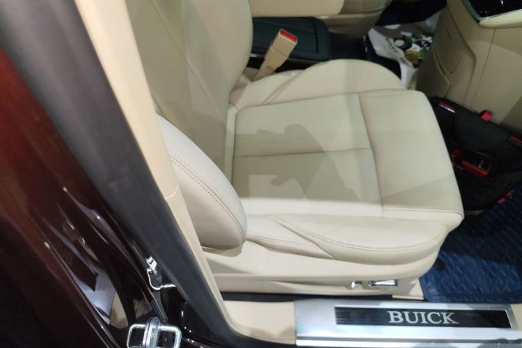 Used Buick GL8 2022 ES Landtrek 653T Luxury Edition Right Front Seat