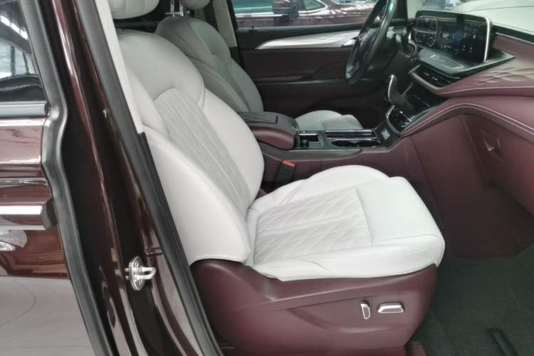 Used Buick GL8 2022 Avenir Aivia Six-Seat Deluxe Edition Right Front Seat